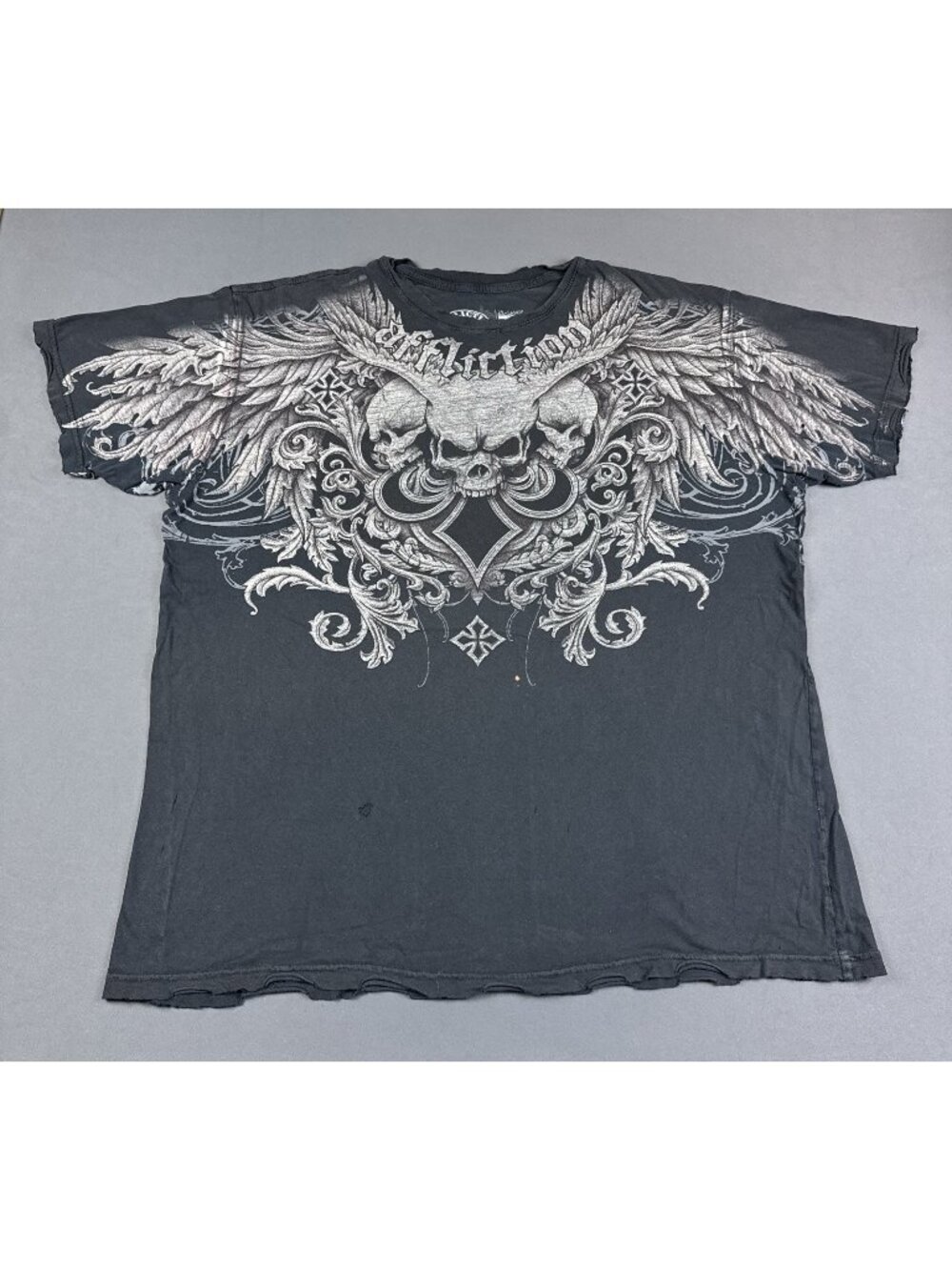 Rare Vintage Y2K Affliction Skull Cross Goth Tribal Thrashed Sun Fade 2XL Black
